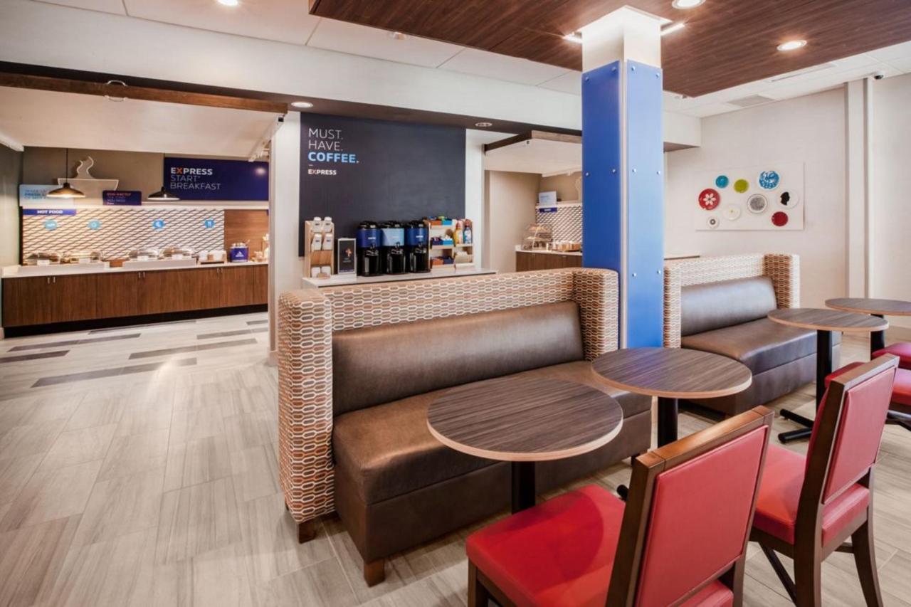 Holiday Inn Express & Suites - Aurora By Ihg Exteriér fotografie