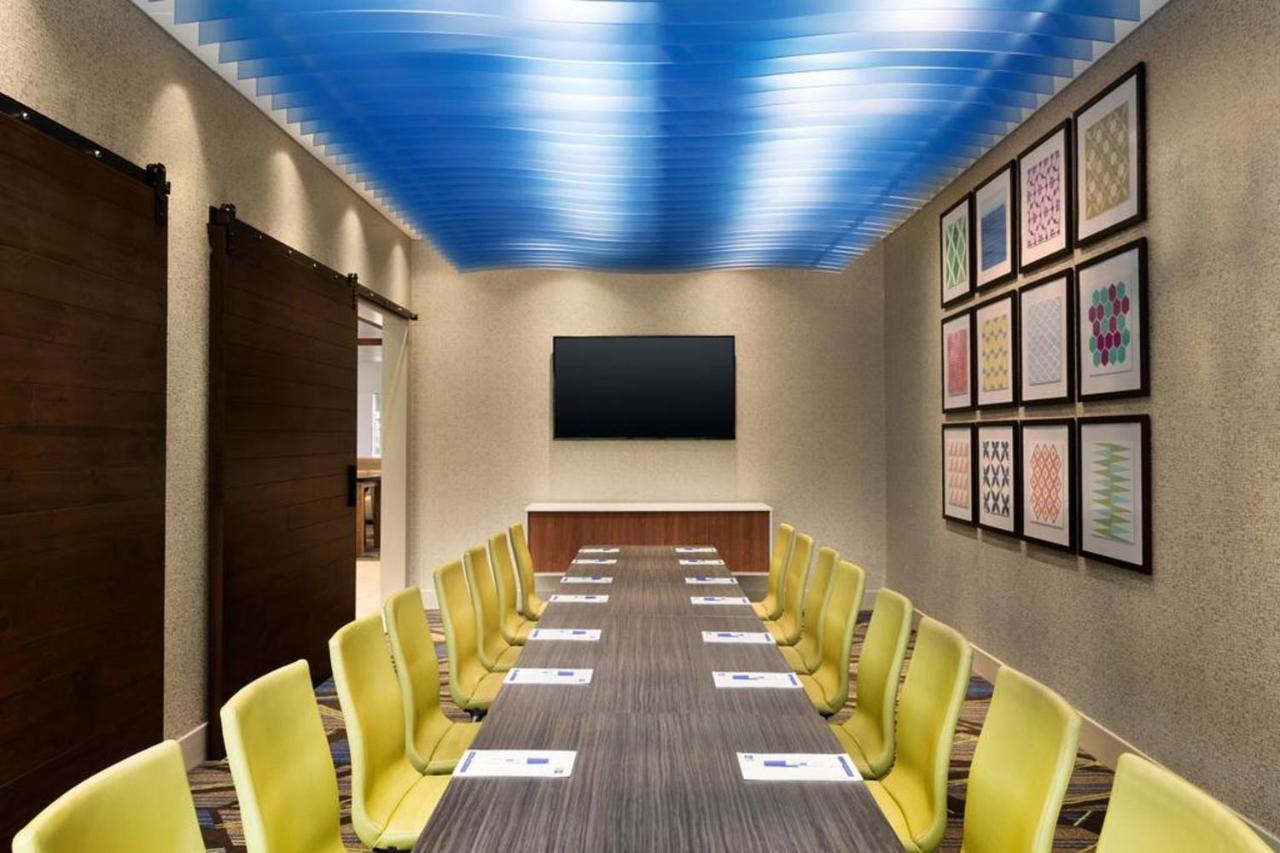 Holiday Inn Express & Suites - Aurora By Ihg Exteriér fotografie