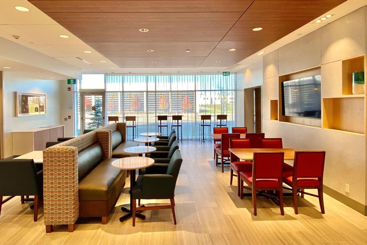 Holiday Inn Express & Suites - Aurora By Ihg Exteriér fotografie