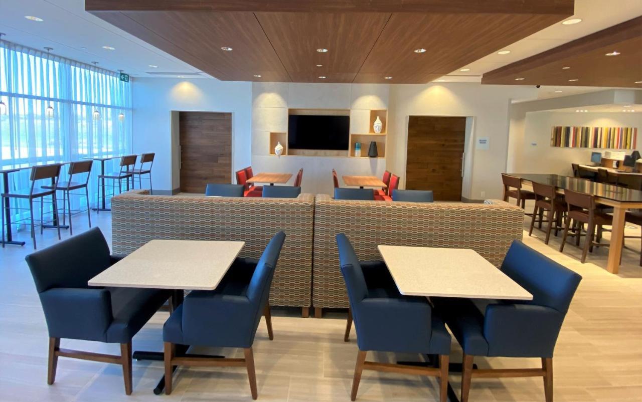 Holiday Inn Express & Suites - Aurora By Ihg Exteriér fotografie